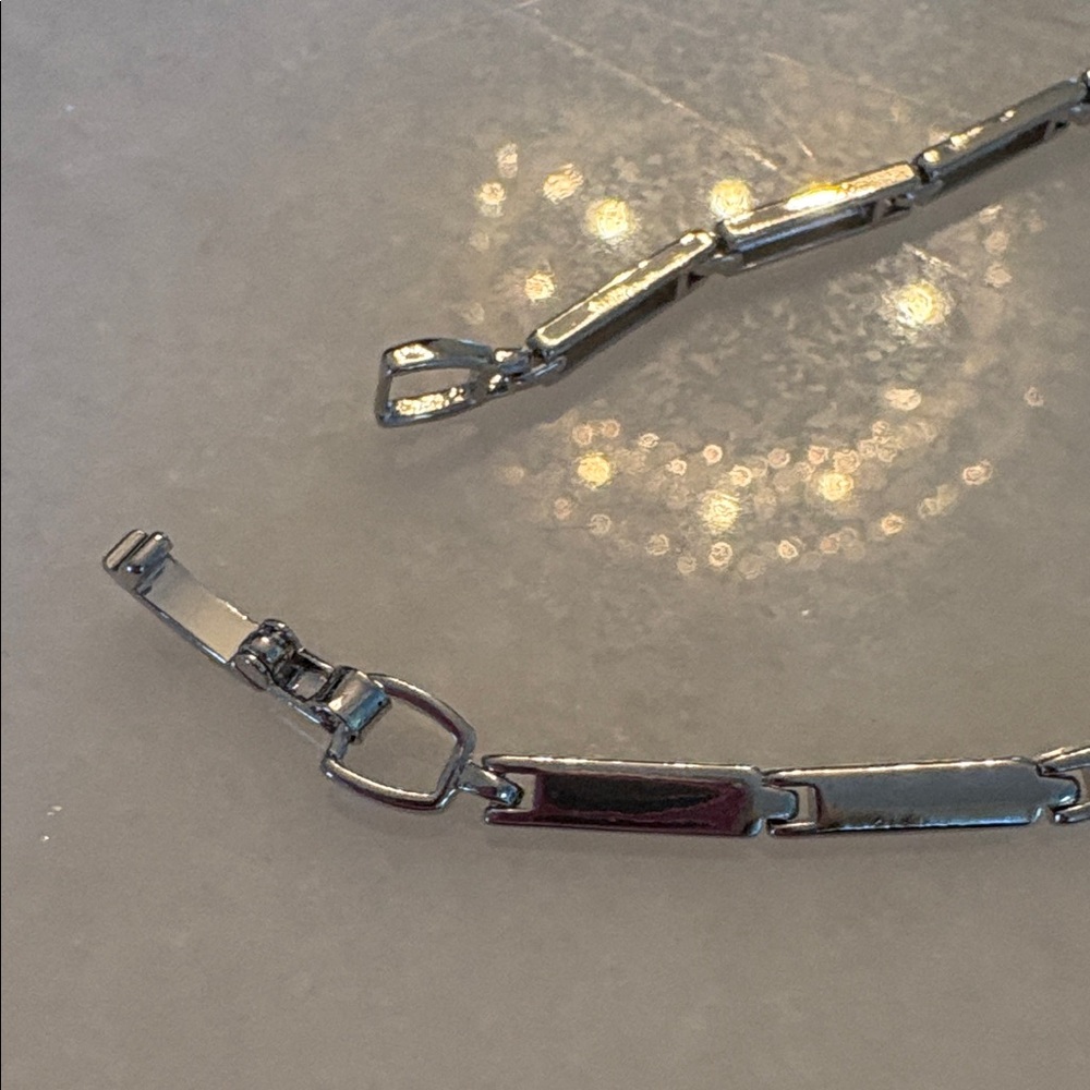 New Bracelet
White gold plated links multi-colored gumdrop stones 7” # G22 - Picture 6 of 7